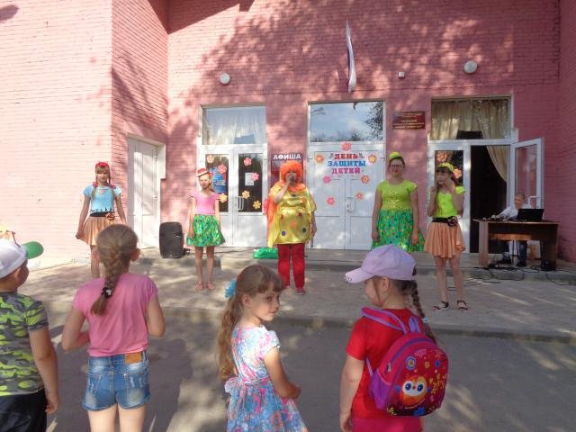 Яркий праздник с зажигательными играми