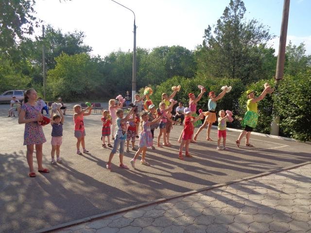 Яркий праздник с зажигательными играми