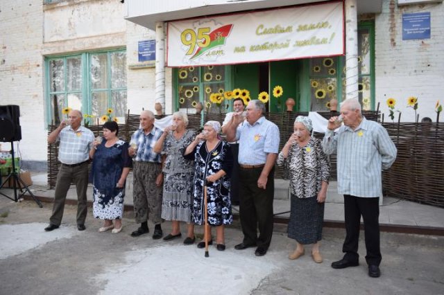 "Славим землю родную, на которой живём"