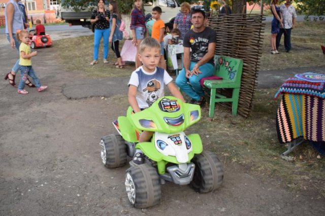 "Славим землю родную, на которой живём"