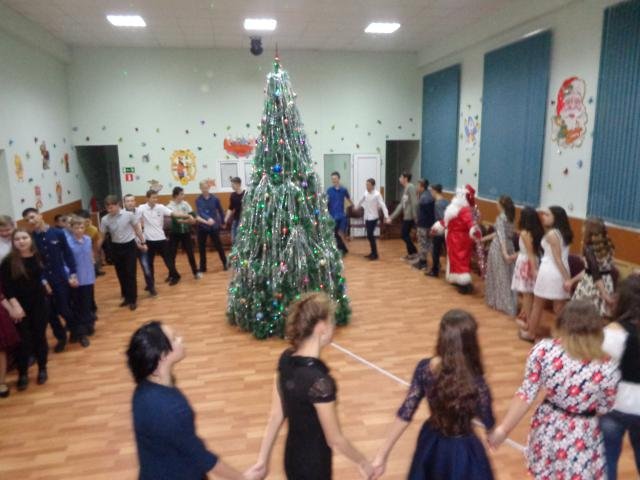 Молодежный новогодний вечер отдыха  "Новый год - веселый и находчивый"