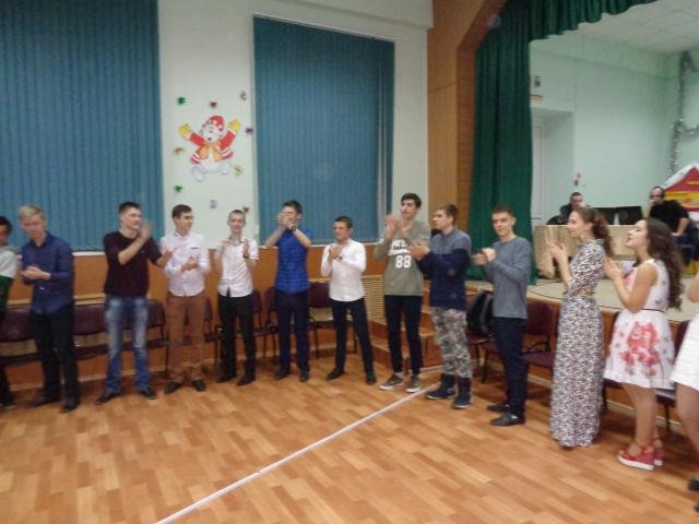 Молодежный новогодний вечер отдыха  "Новый год - веселый и находчивый"