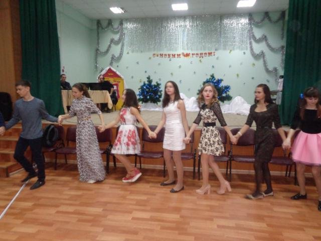 Молодежный новогодний вечер отдыха  "Новый год - веселый и находчивый"