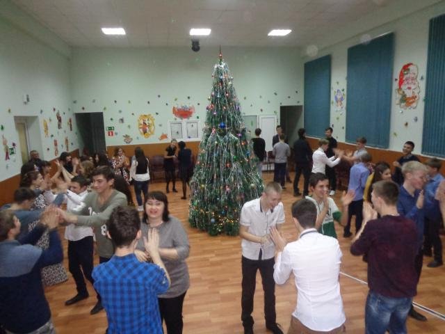 Молодежный новогодний вечер отдыха  "Новый год - веселый и находчивый"